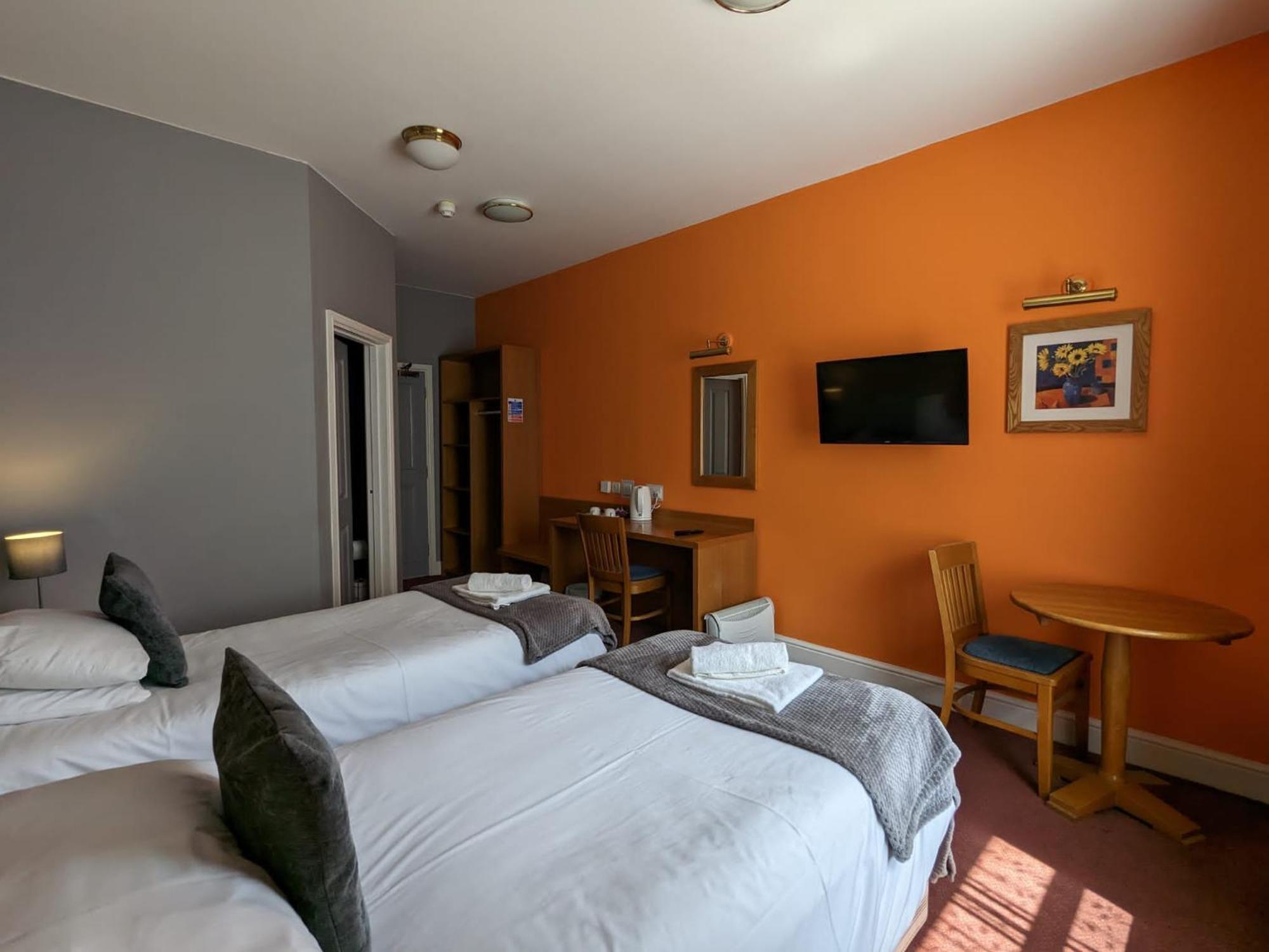 The Earl Of Derby Hotel CBG Екстериор снимка